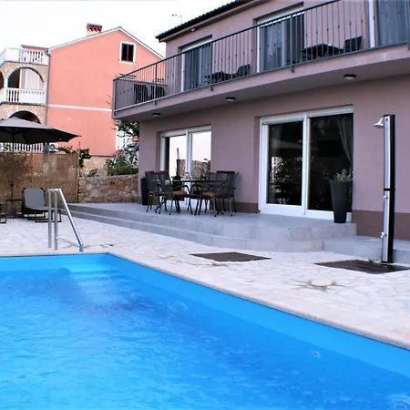 House Jovich Βίλα *